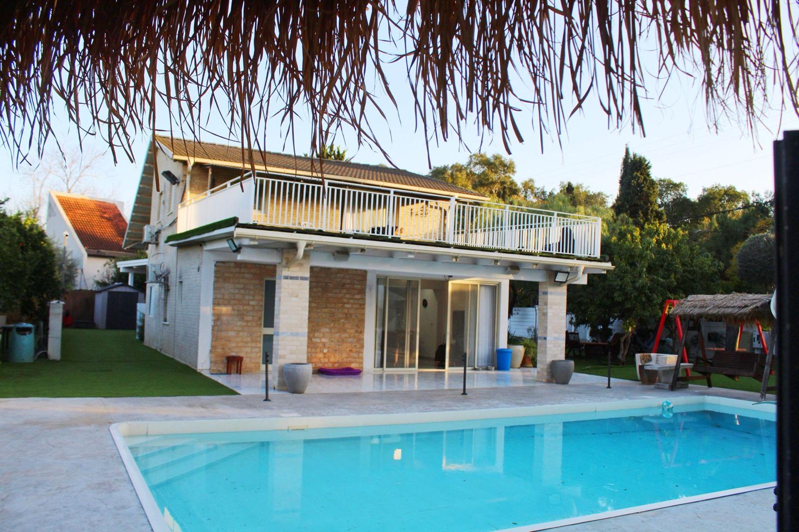 סמל המרכז - איכות ומקצועיות